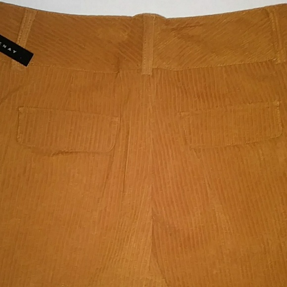 🌟BRAND NEW! Courtnay Dressy Capri's - Picture 3 of 6